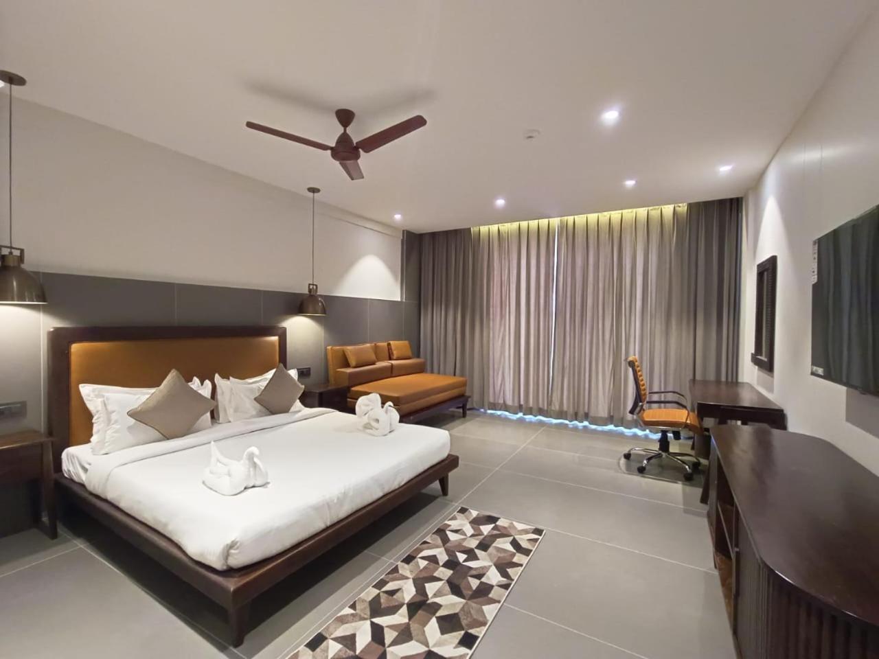 Hotel Omaya Garden Raipur  Exterior photo